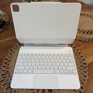 ESR White Tablet Keyboard Case